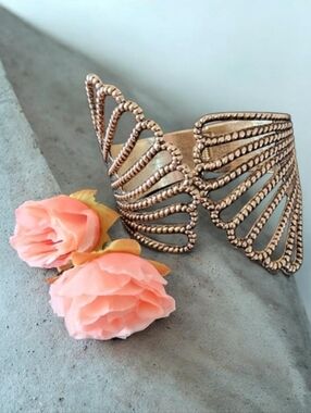 Vintage Bronze-Tone Hinged Cuff Bracelet – Abstract Wing/ Fan Design